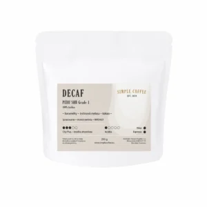 Bezkofeínová káva Decaf Simple Coffee 250 g – biely 3D sáčok na bielom pozadí