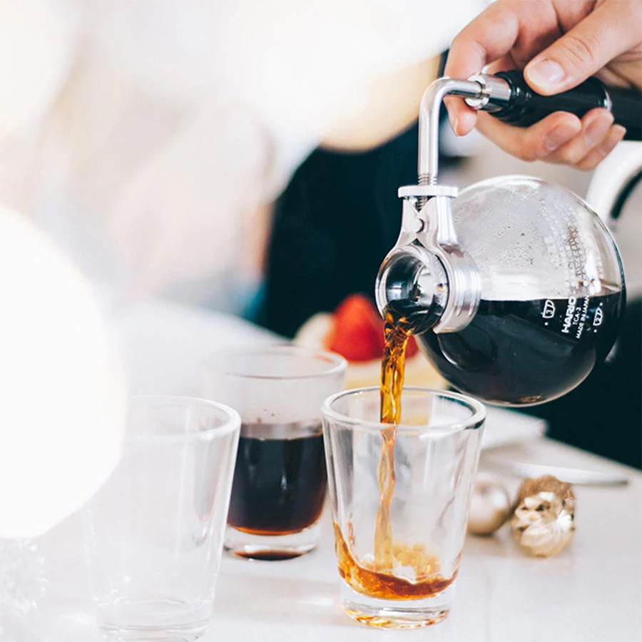 Čerstvá káva pripravená cez AeroPress Čerstvá káva pripravená cez AeroPress